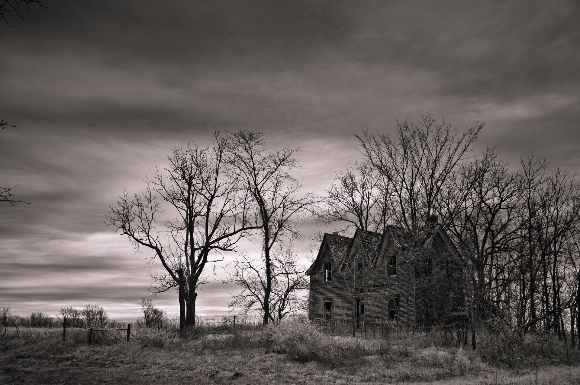 House In Missouri Background