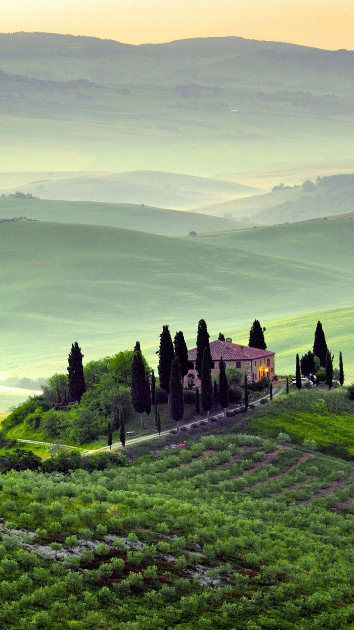 House On The Hill Tuscany Background