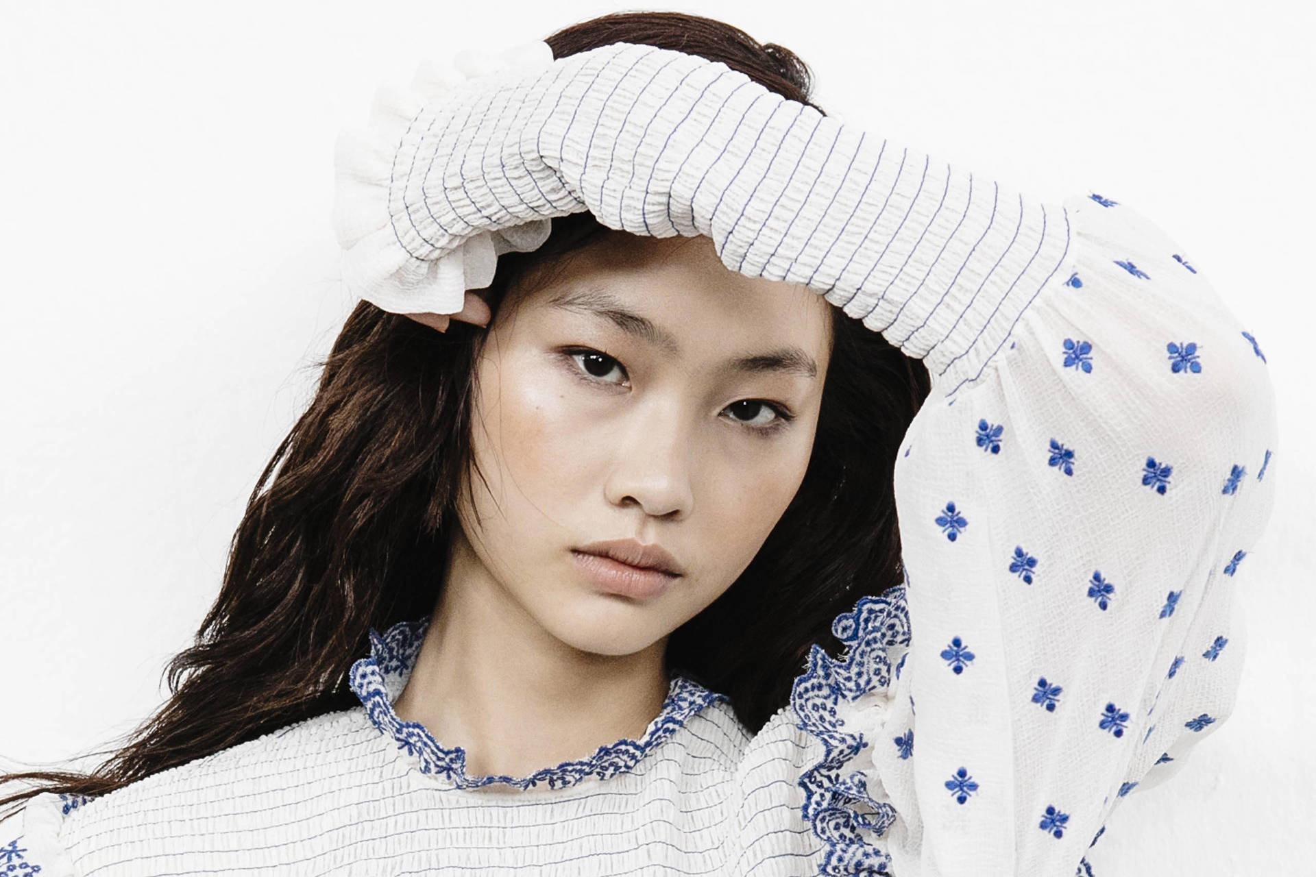 Hoyeon Jung Girly Fashion Background