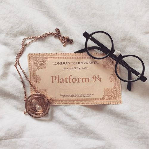 Hp Hogwarts Express Ticket Aesthetic Background