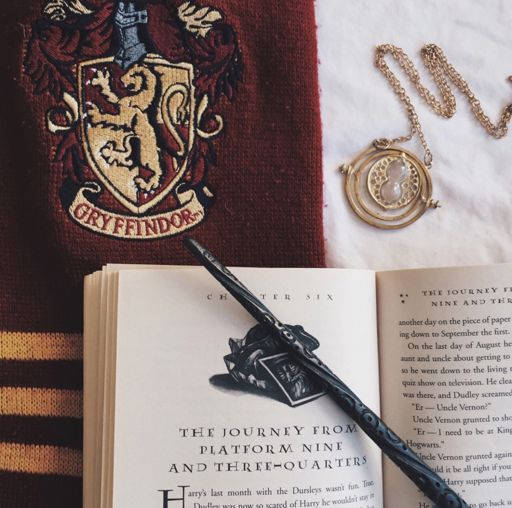 Hp Open Book And Gryffindor Robe Aesthetic Background