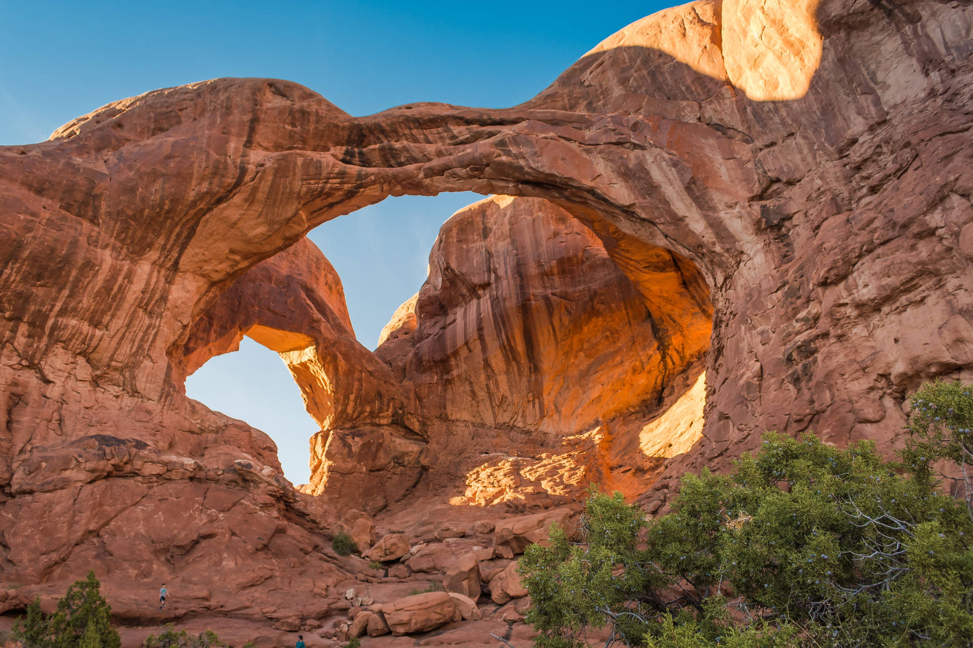 Huge Rock Canopies At Arches National Park Background