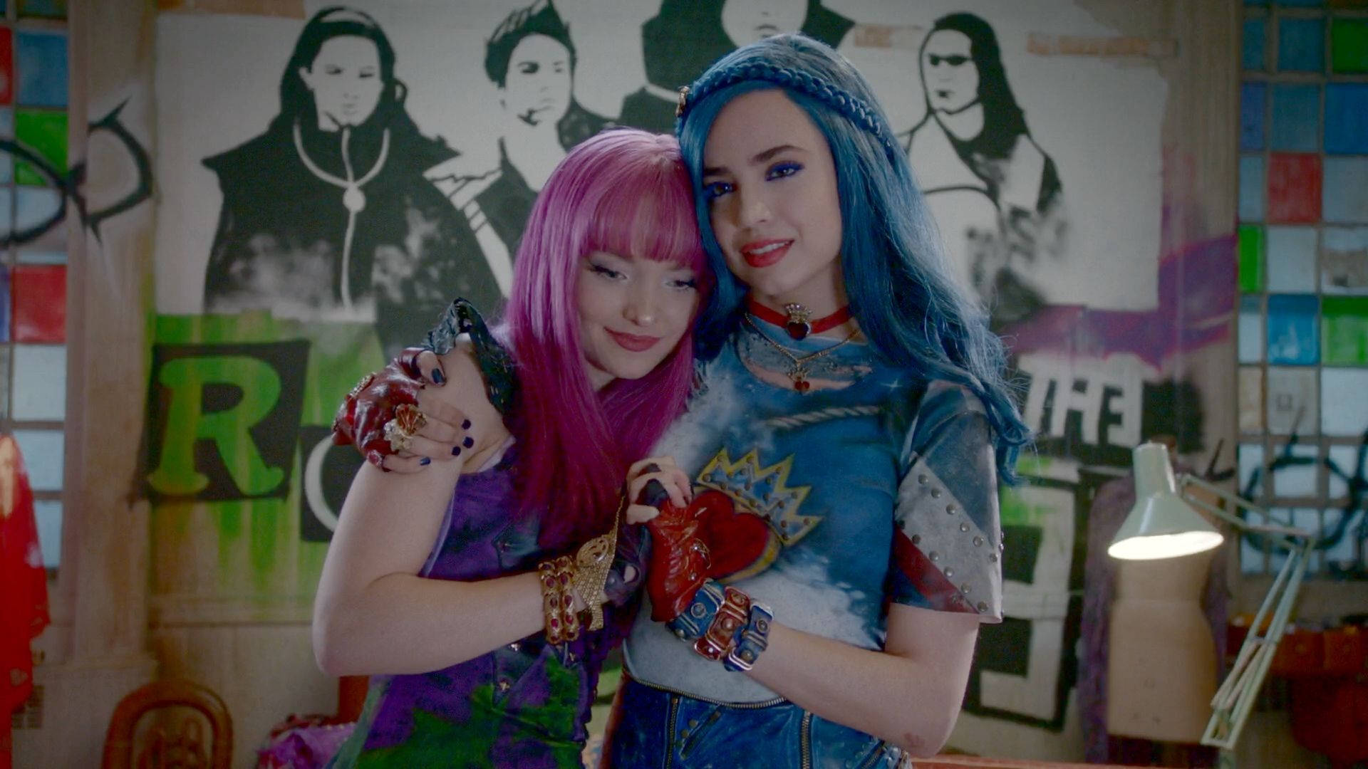 Hugging Mal And Evie Descendants 2 Background