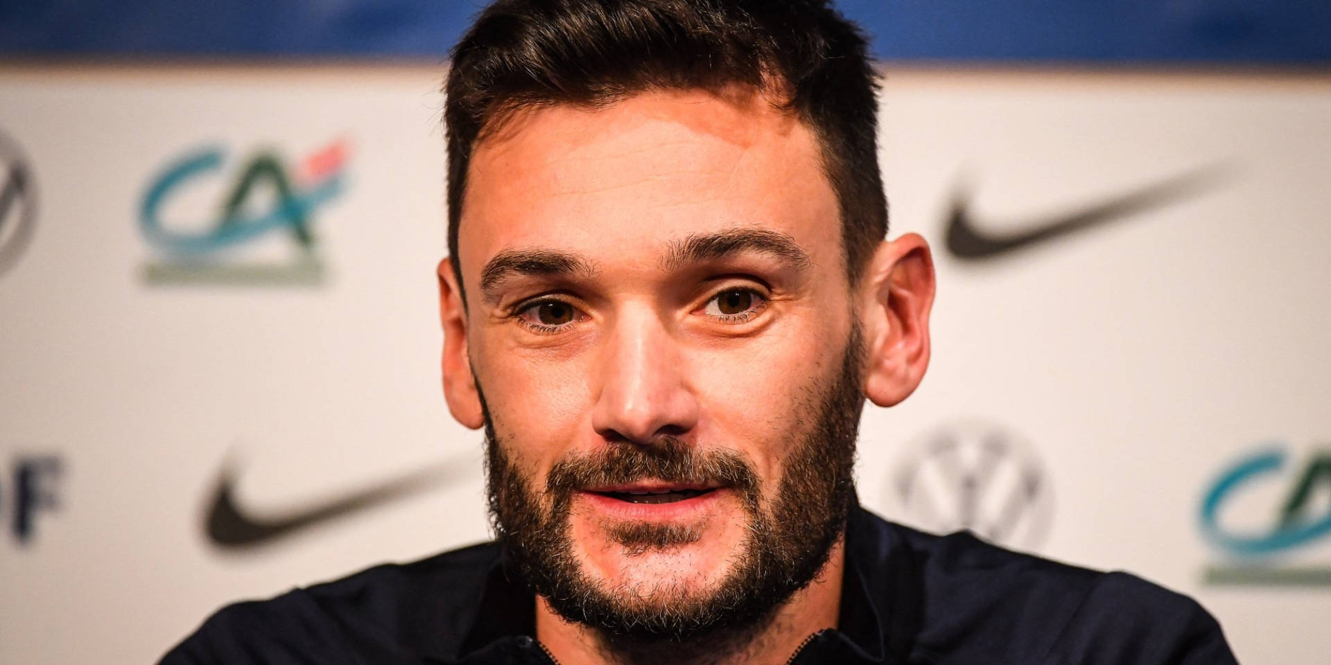 Hugo Lloris Close-up Background