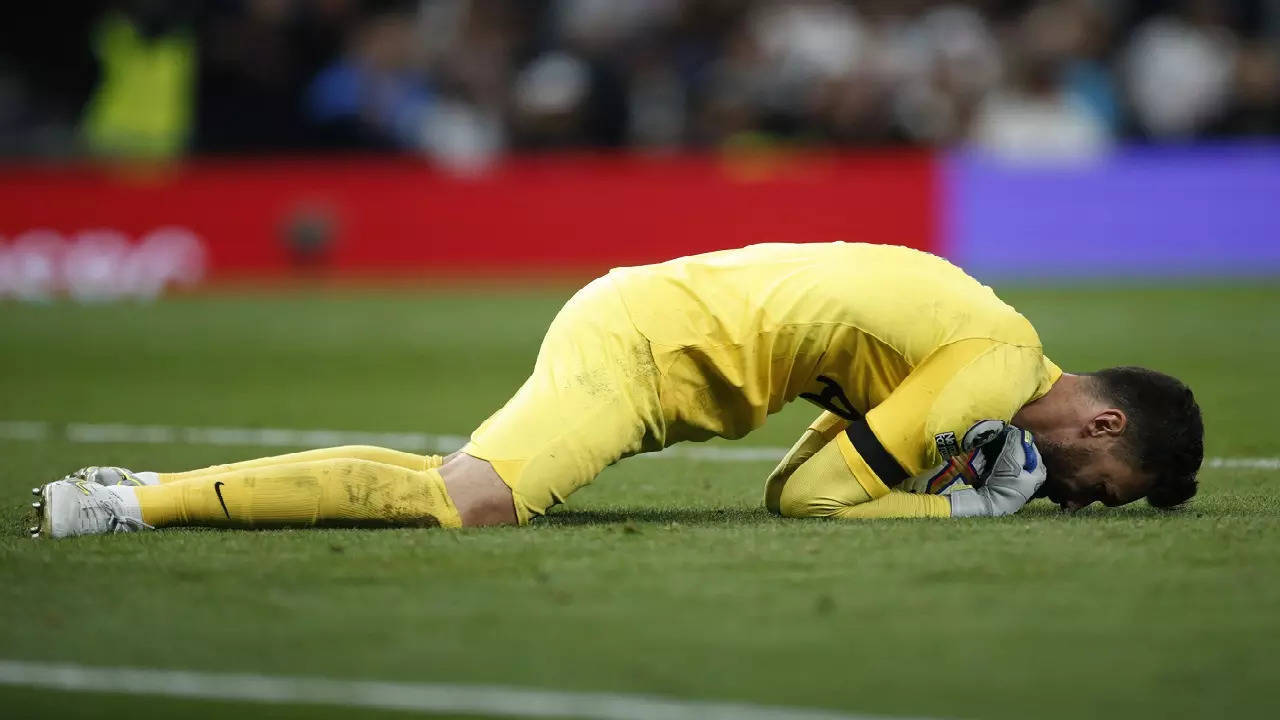 Hugo Lloris Faceplant