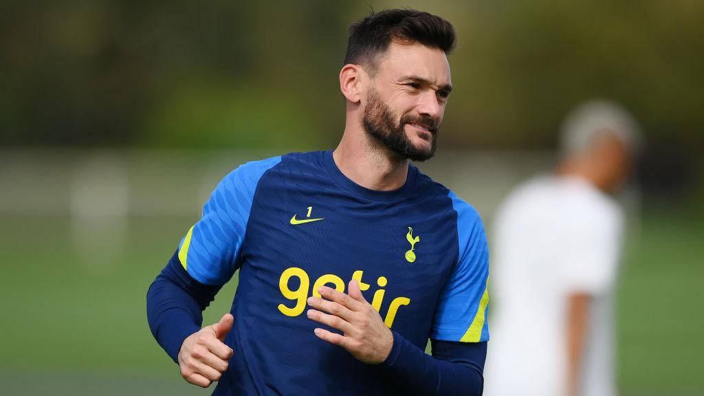 Hugo Lloris Jogging Background