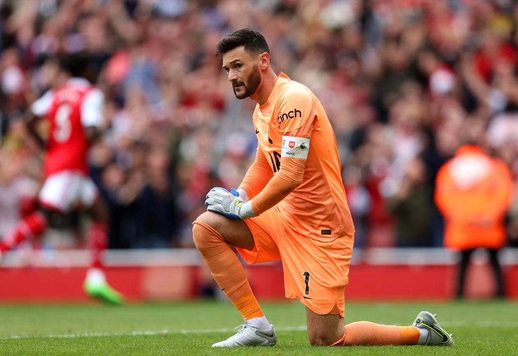 Hugo Lloris Kneeling Background