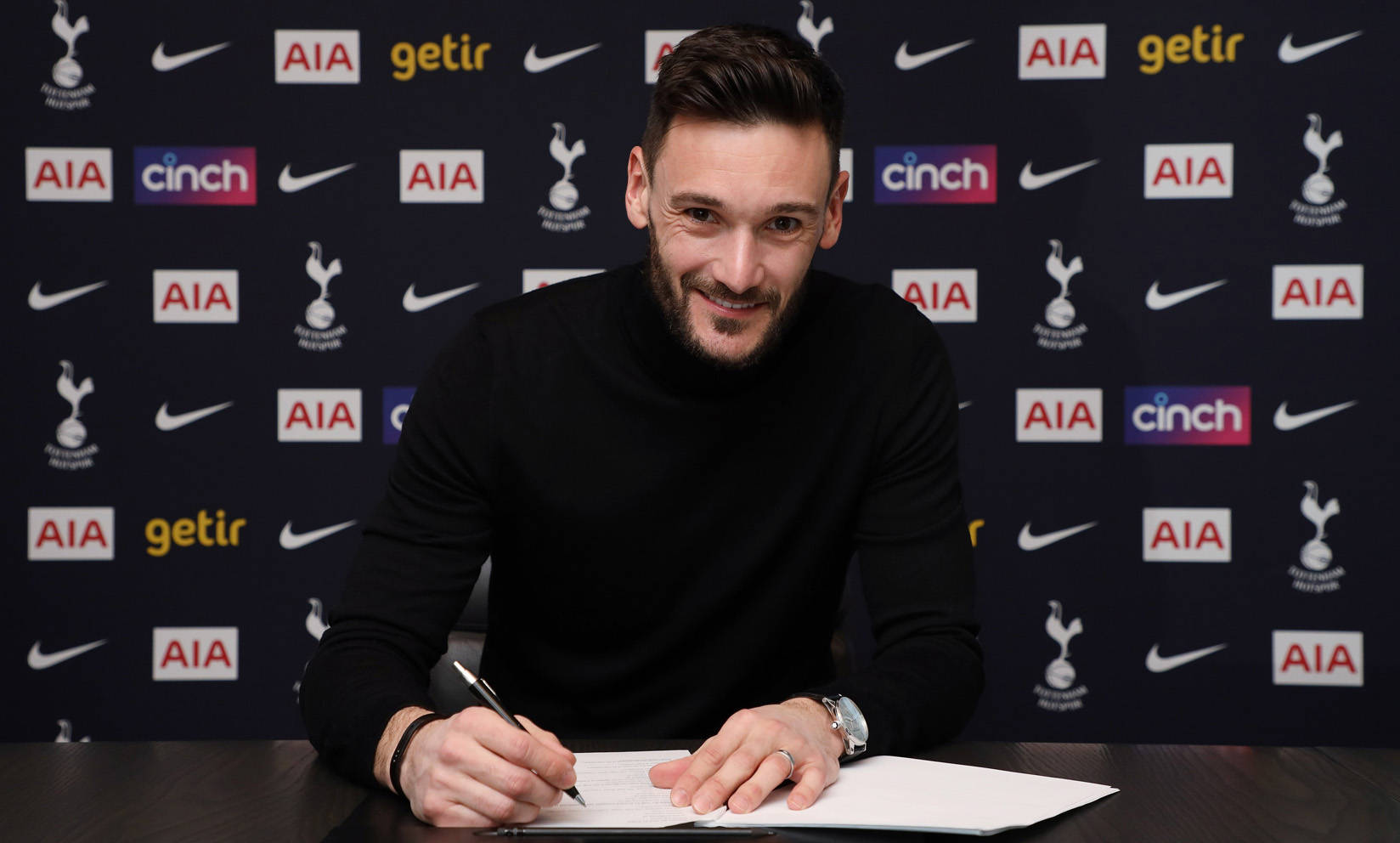 Hugo Lloris Signing Contract Signing Background