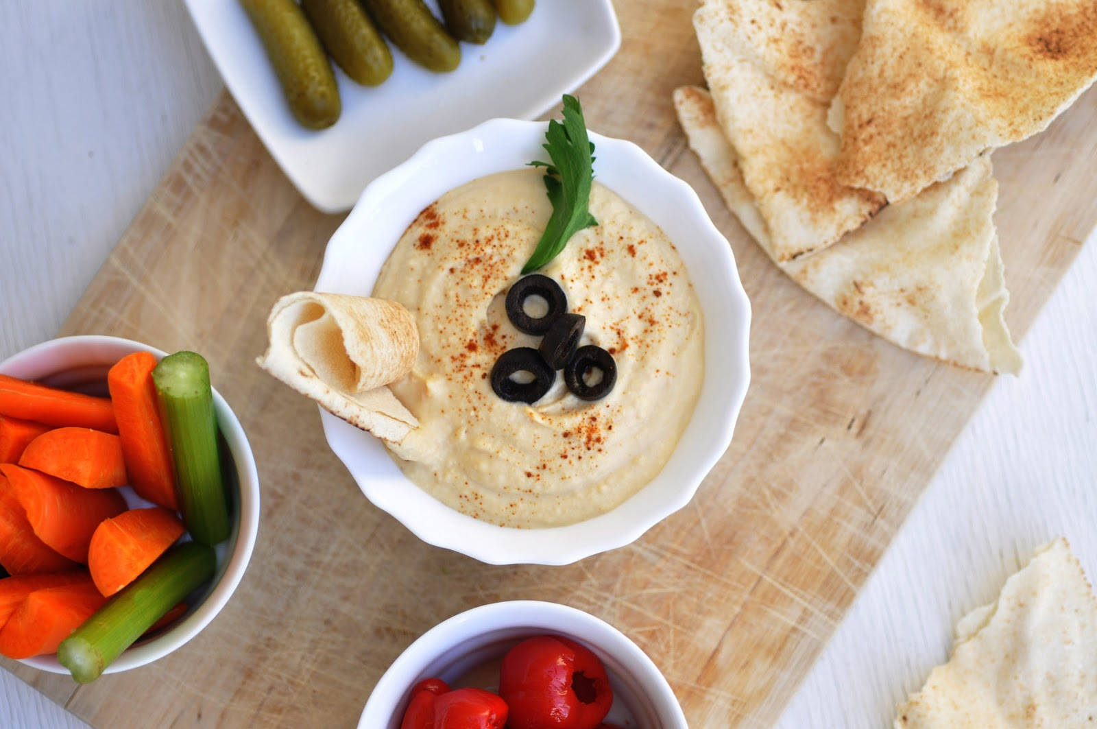 Hummus With Pita Bread And Olives Background