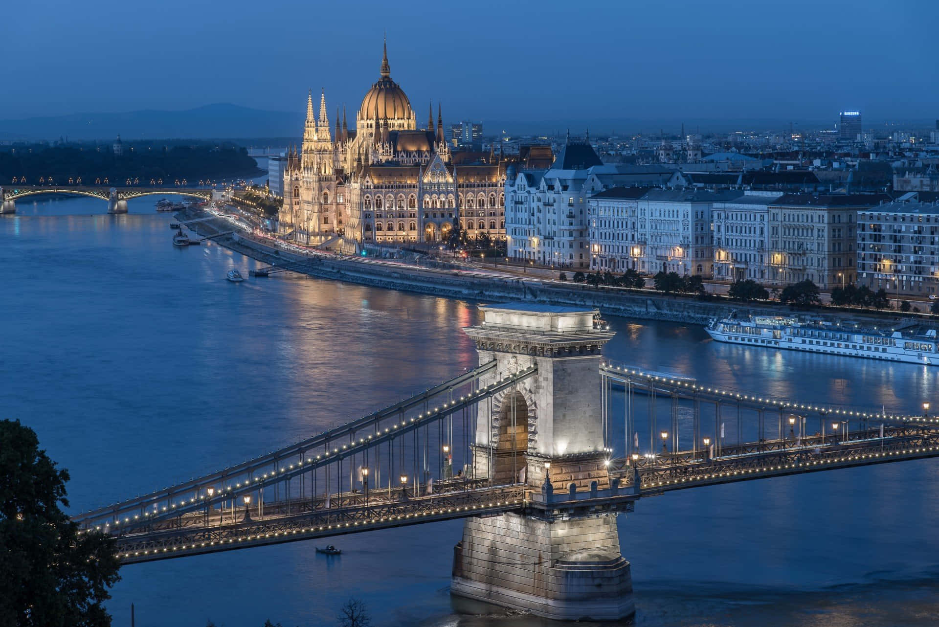 Hungarian Parliament Buildings Bridge
