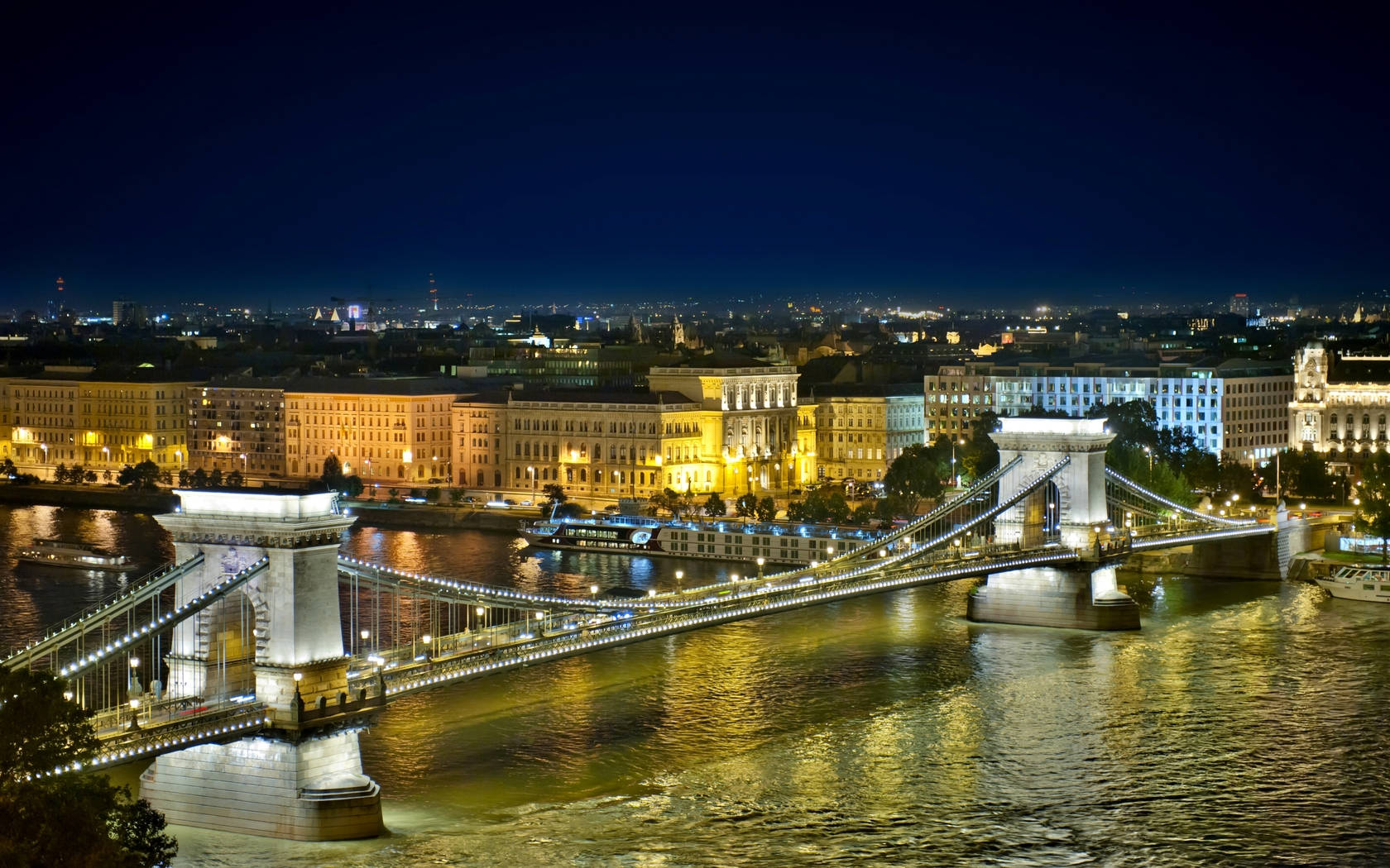 Hungary Széchenyi Chain Bridge Background