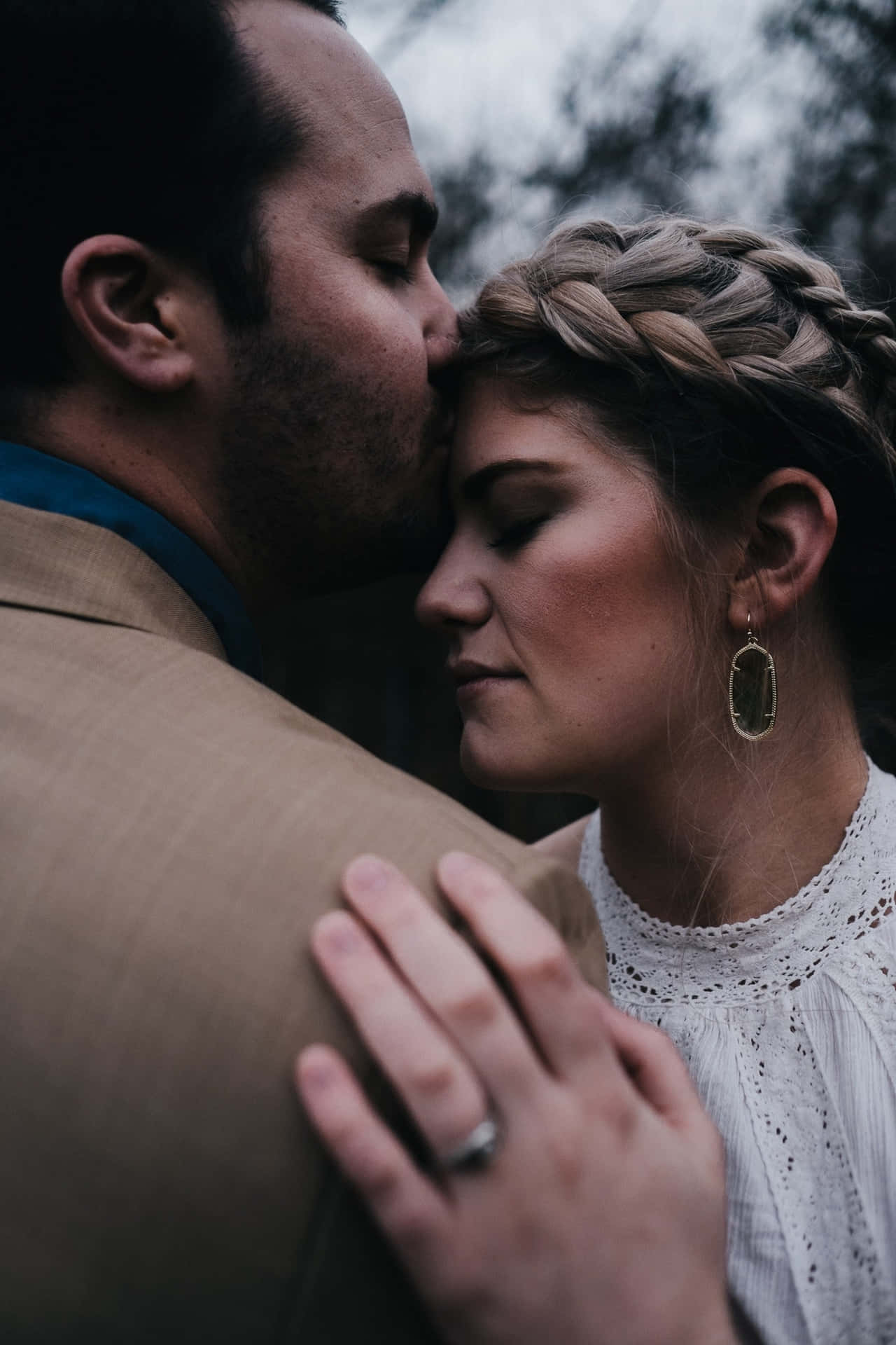 Husband And Wife Forehead Kiss