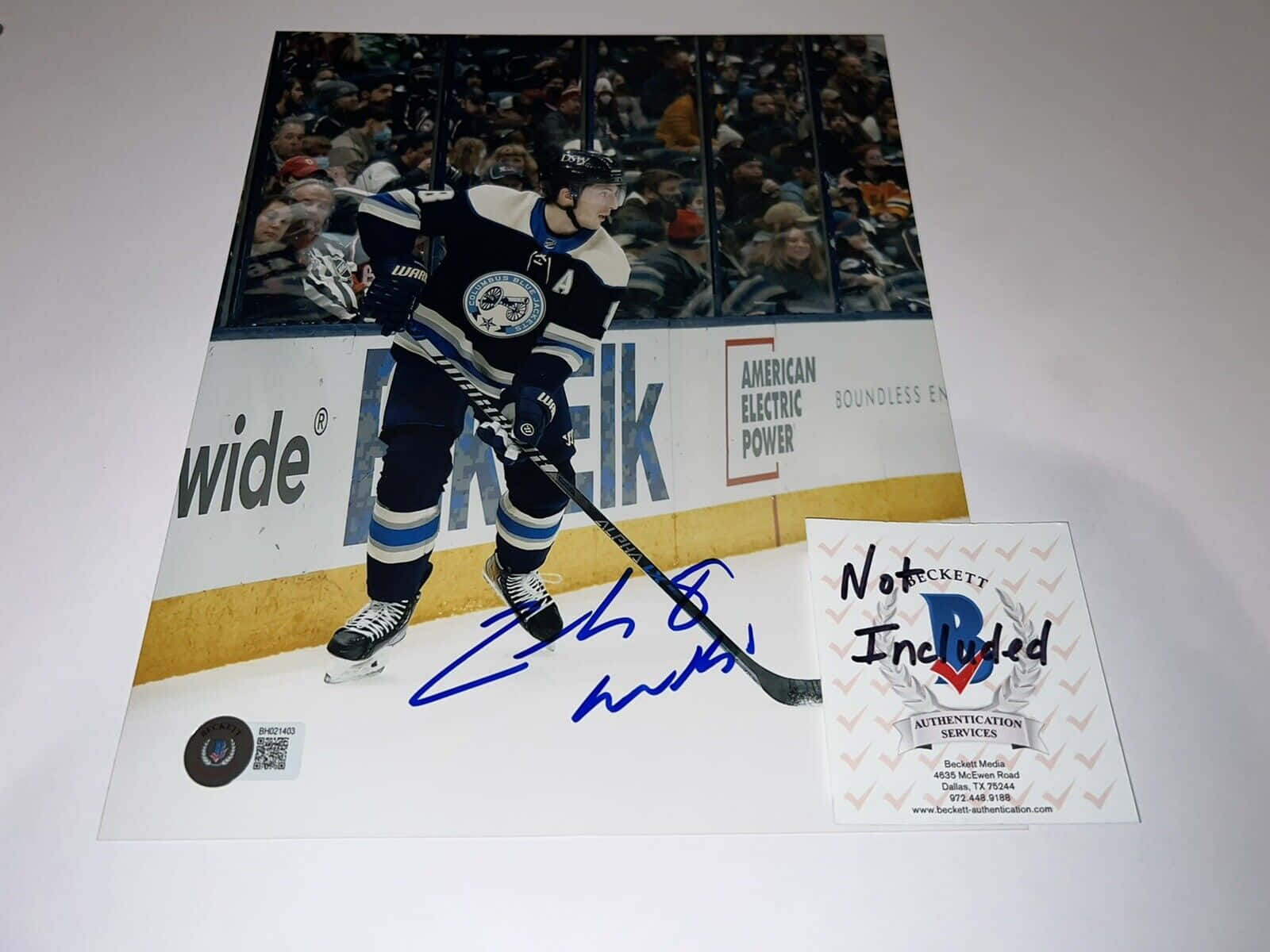Ice Hockey Autographed Zachary Werenski Background