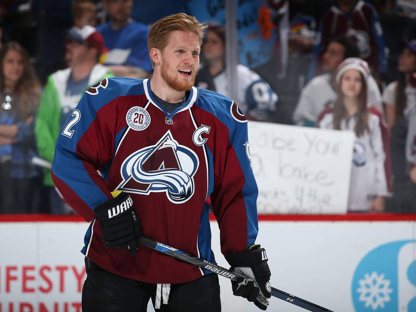 Ice Hockey Player Gabriel Landeskog Background