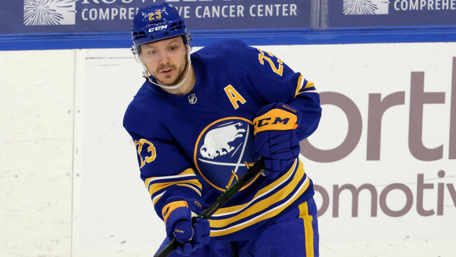 Ice Hockey Player Sam Reinhart Against New York Islanders Background