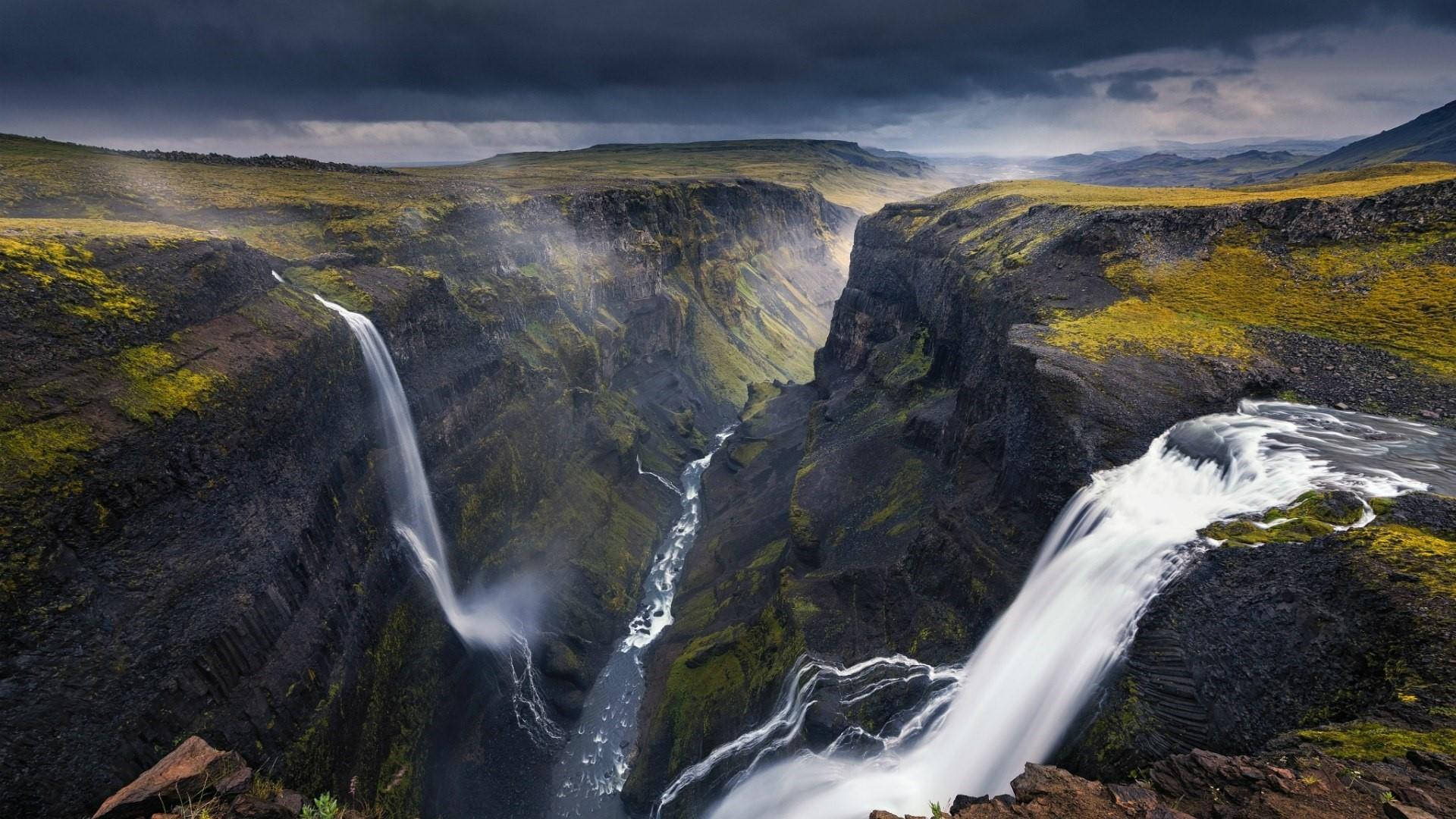 Iceland Mountain Falls Background