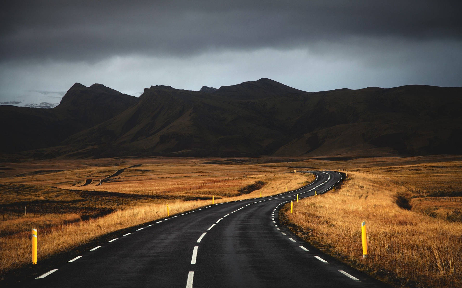 Iceland Mountain Road Background