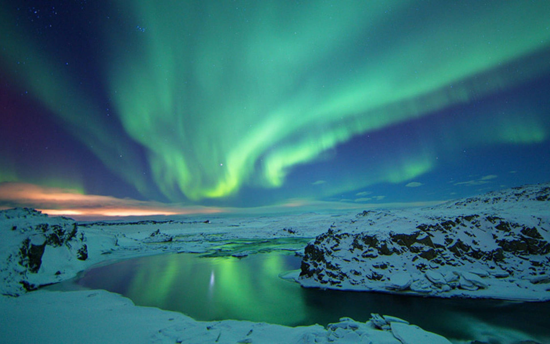 Iceland Northern Lights Stunning Show Background