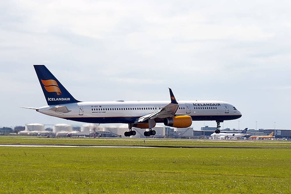 Icelandair Airplane Runway Take Off Background