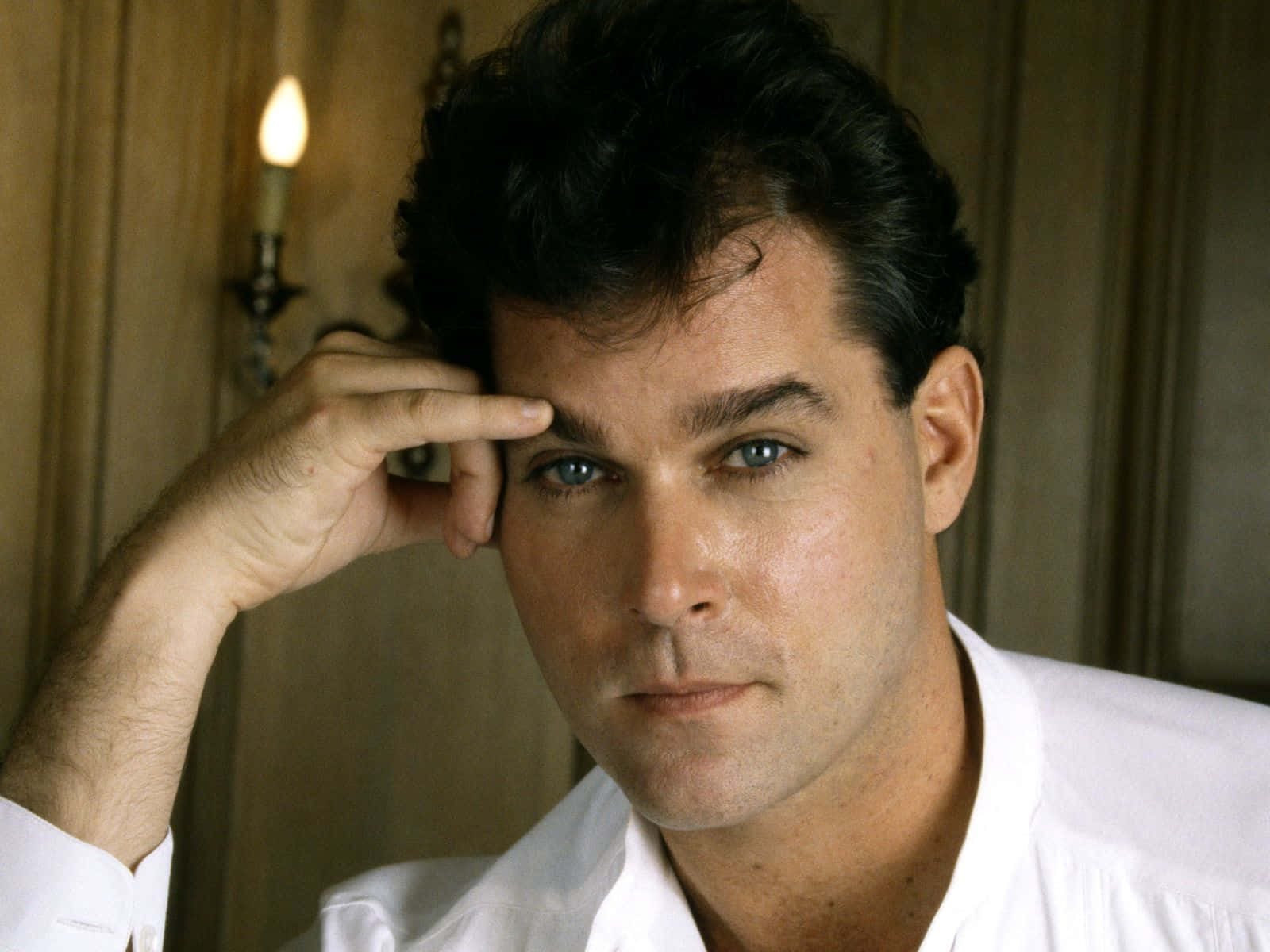 Iconic Actor Ray Liotta Background