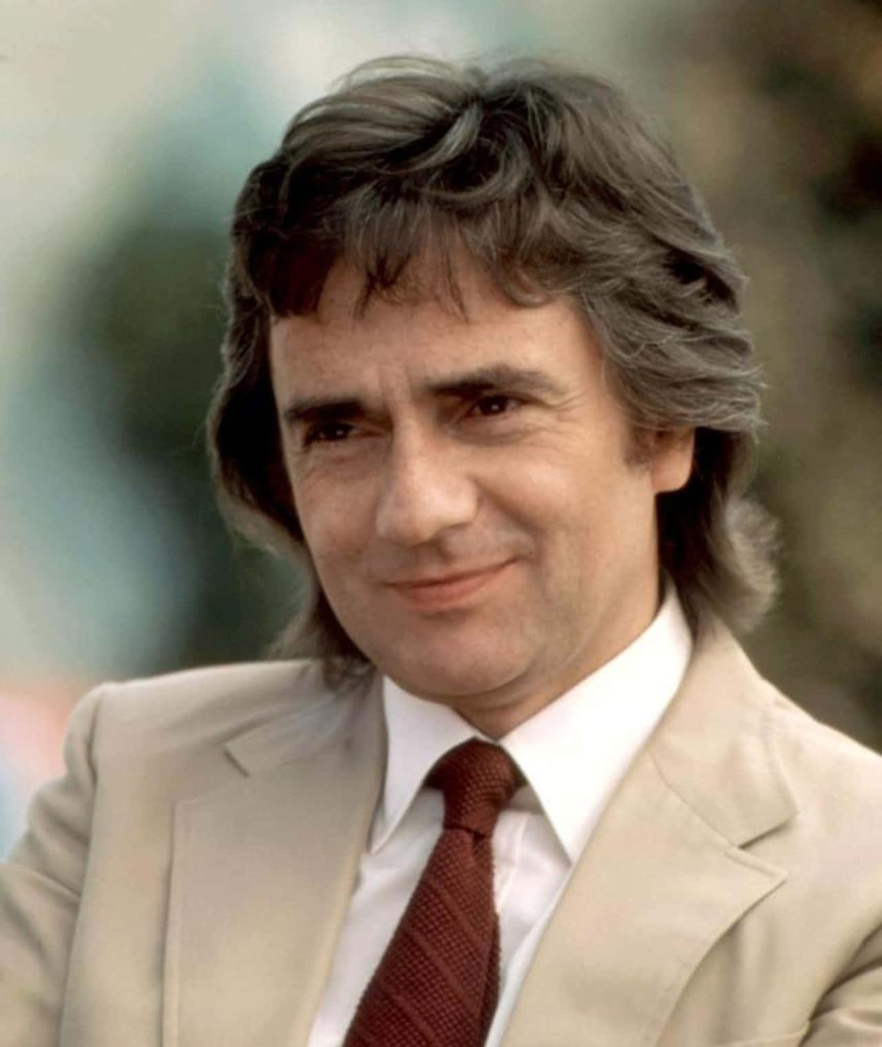 Iconic Black And White Portrait Of Dudley Moore Background