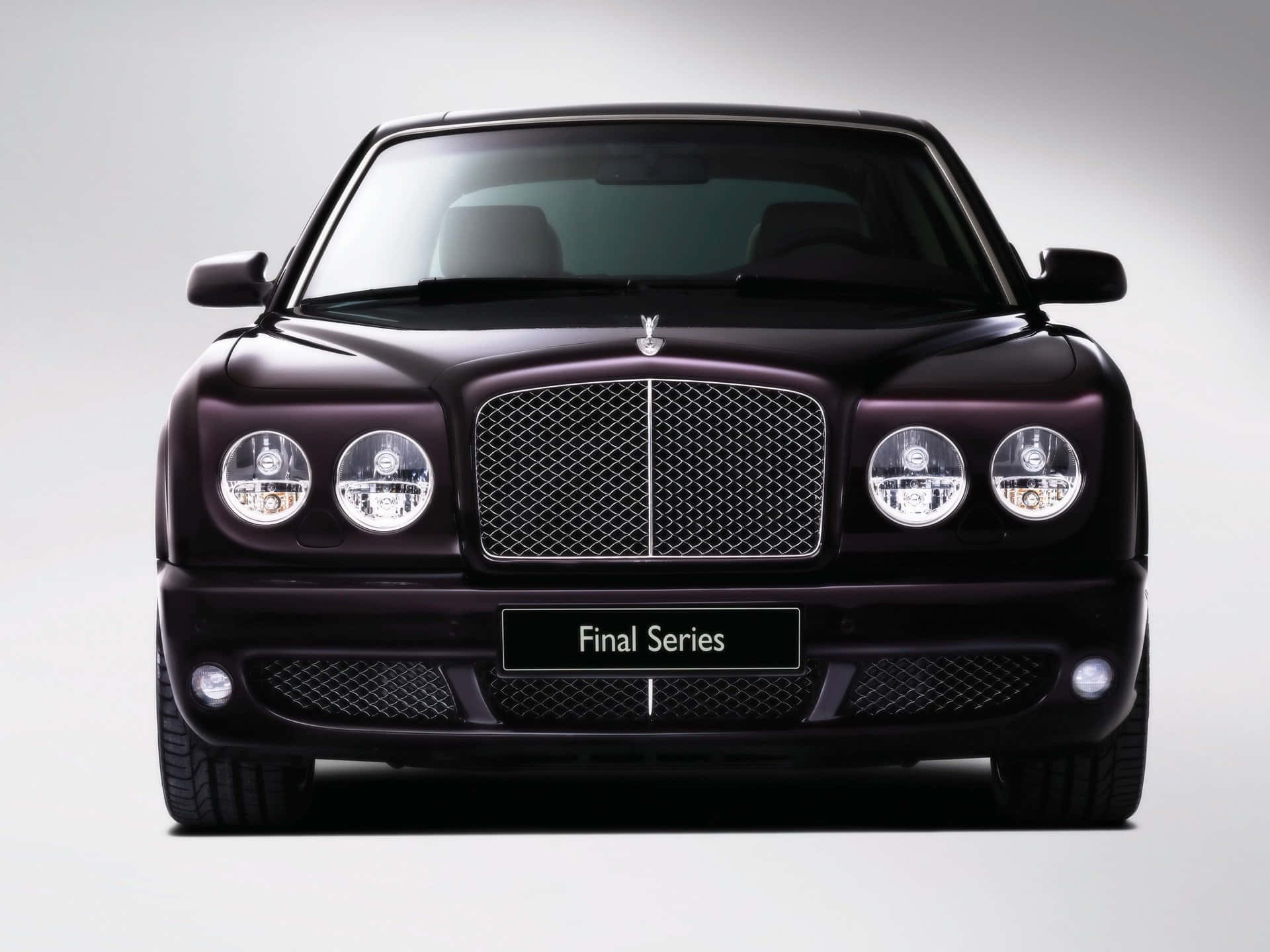 Iconic British Luxury - An Old Bentley Background