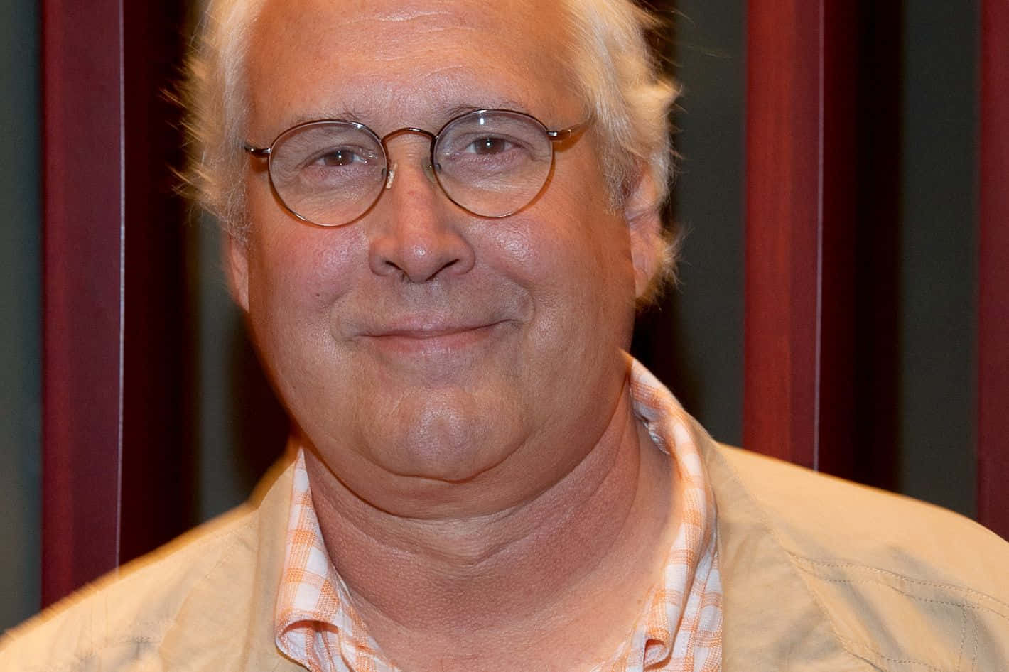 Iconic Chevy Chase - Master Of Comedy Background