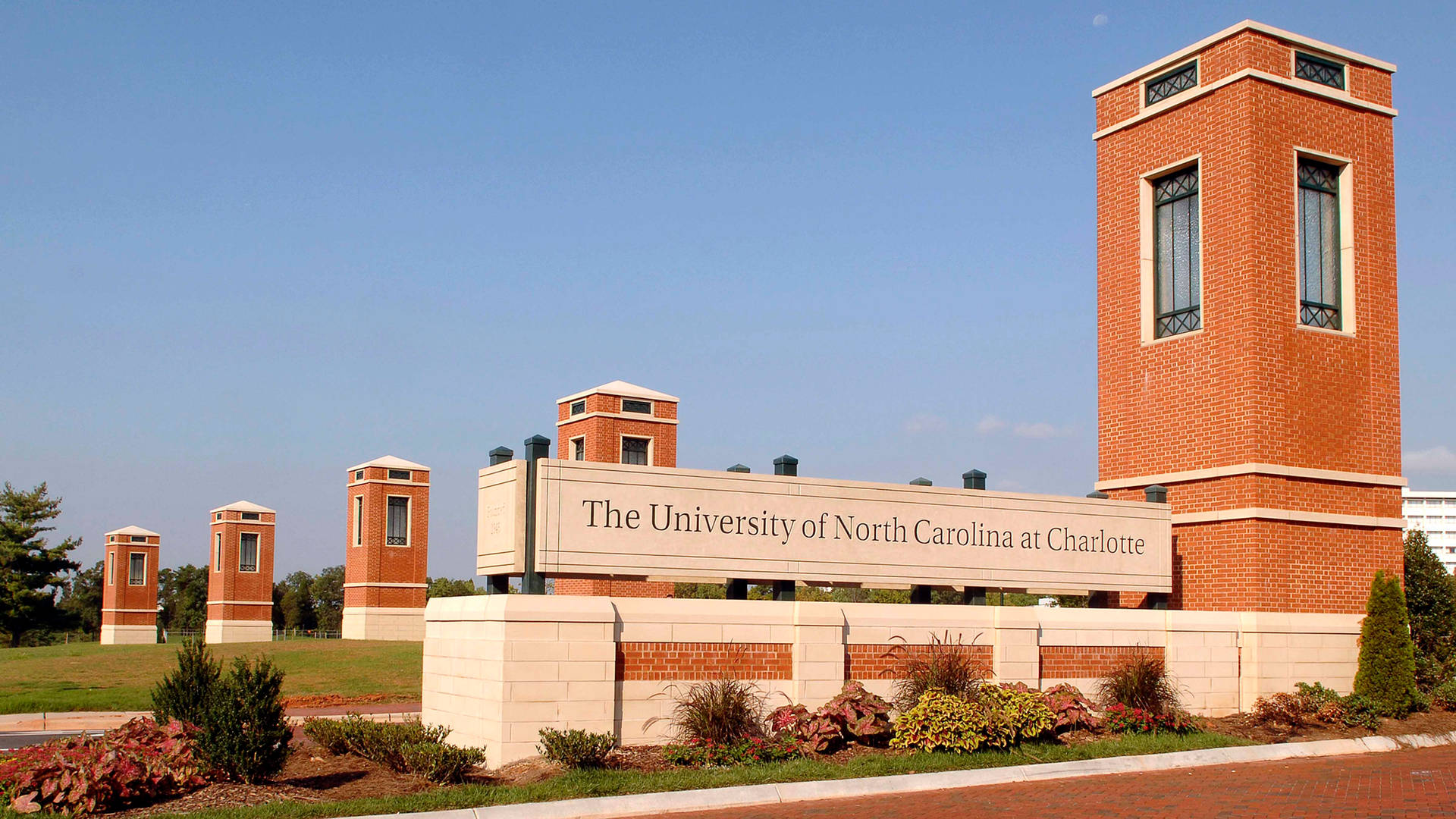 Iconic Entry To University Of North Carolina At Charlotte Background