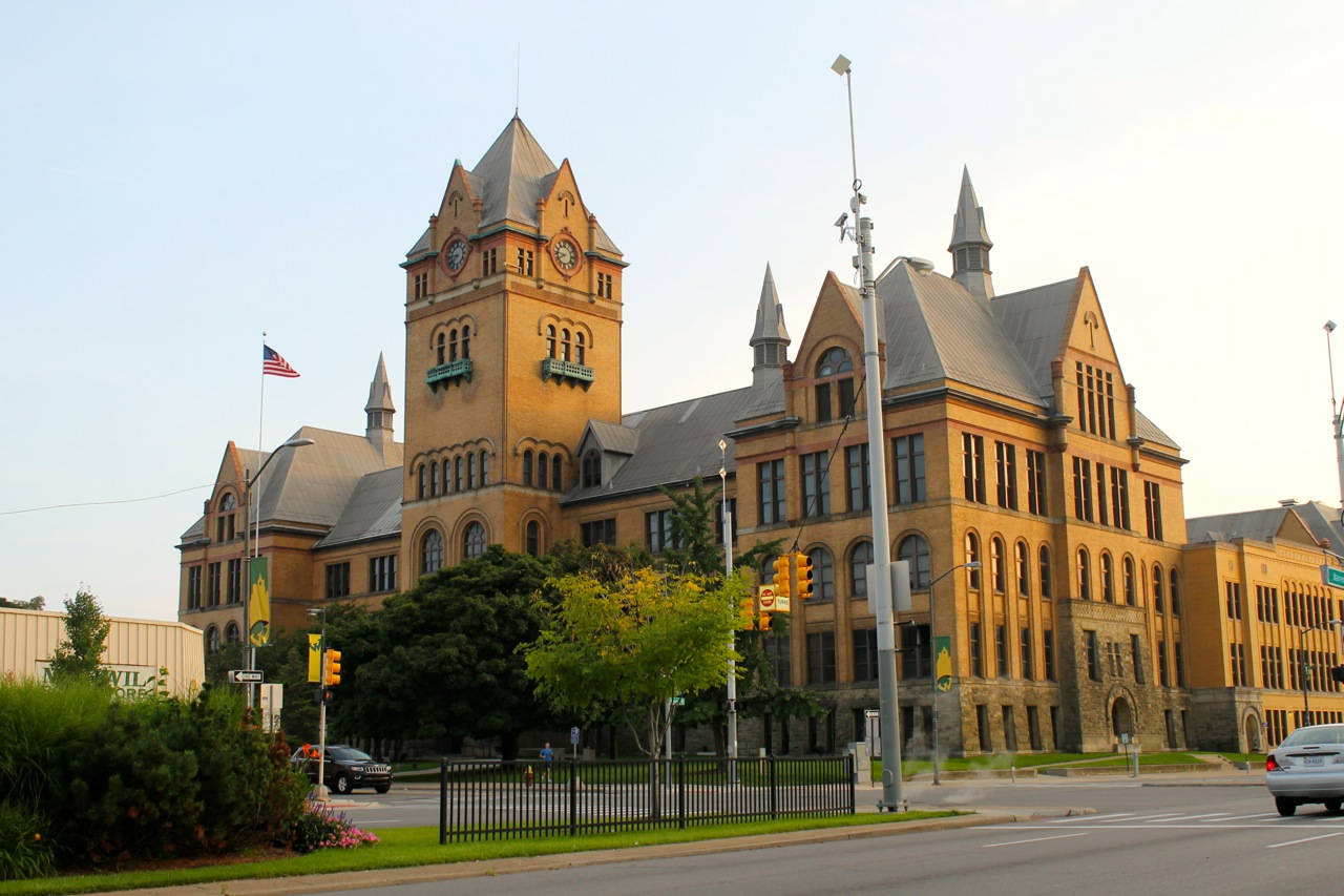 Iconic Historic Building At Wayne State University Background