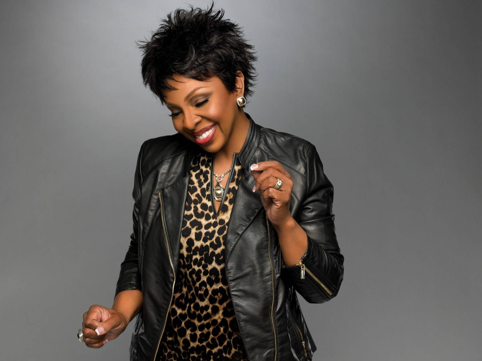 Iconic Music Legend Gladys Knight With The Pips Background