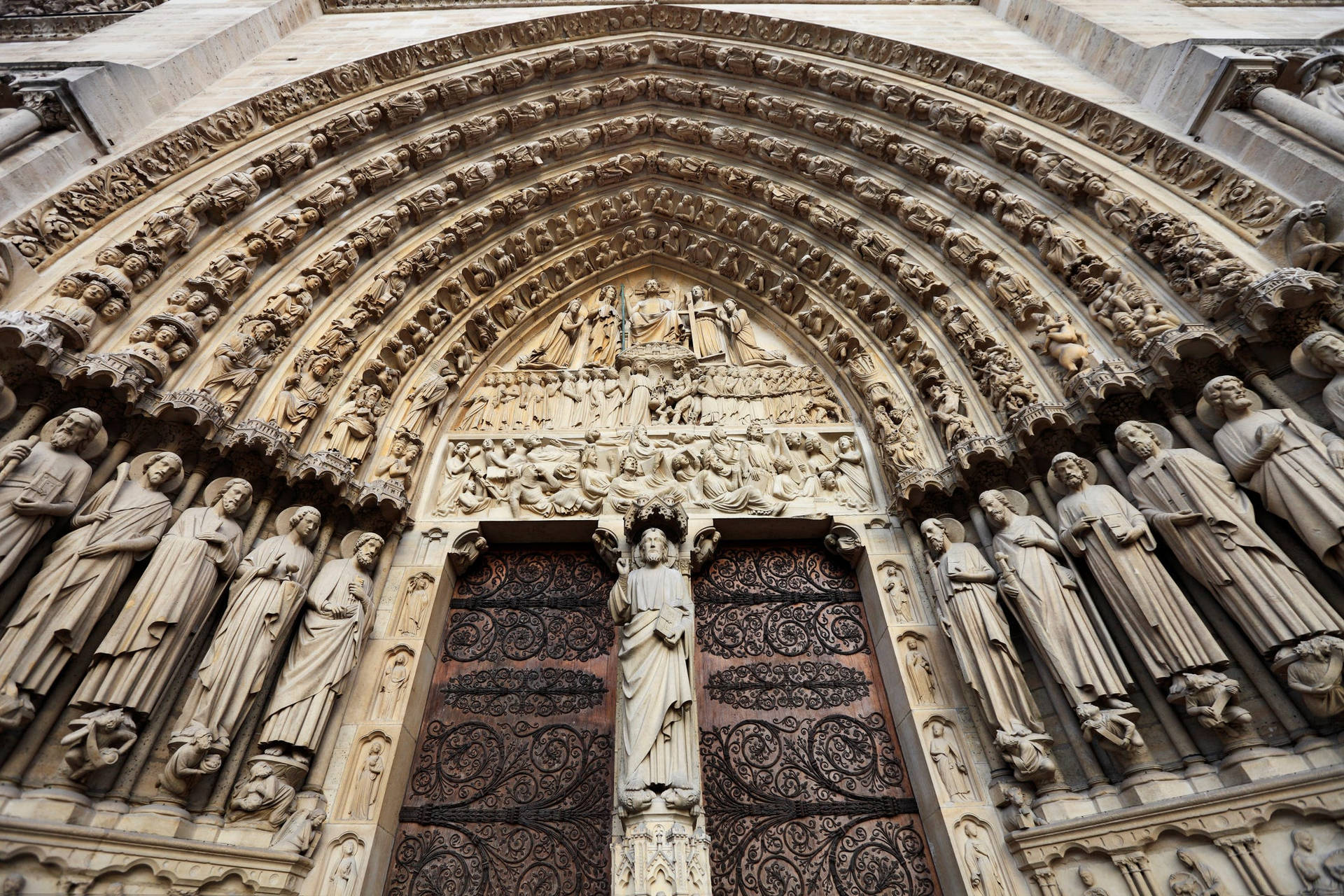 Iconic Porch Of Notre Dame Background