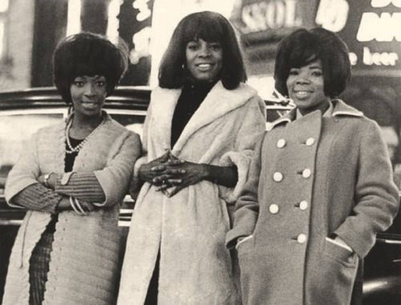 Iconic R&b Group Martha And The Vandellas In Performance Background