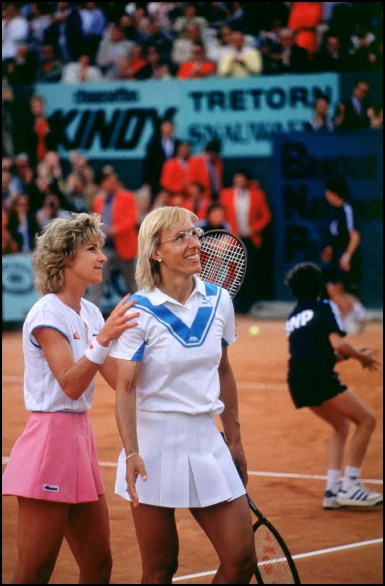 Iconic Tennis Legends Chris Evert And Martina Navratilova Background