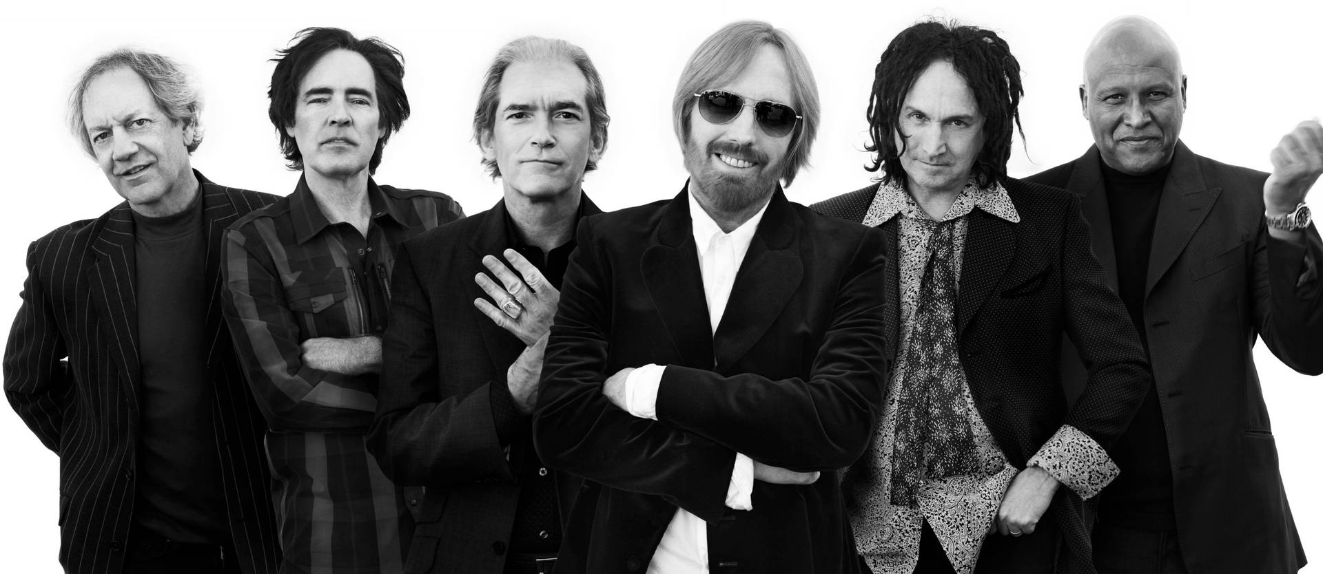 Iconic Tom Petty And The Heartbreakers Electrifying Concert Moment. Background