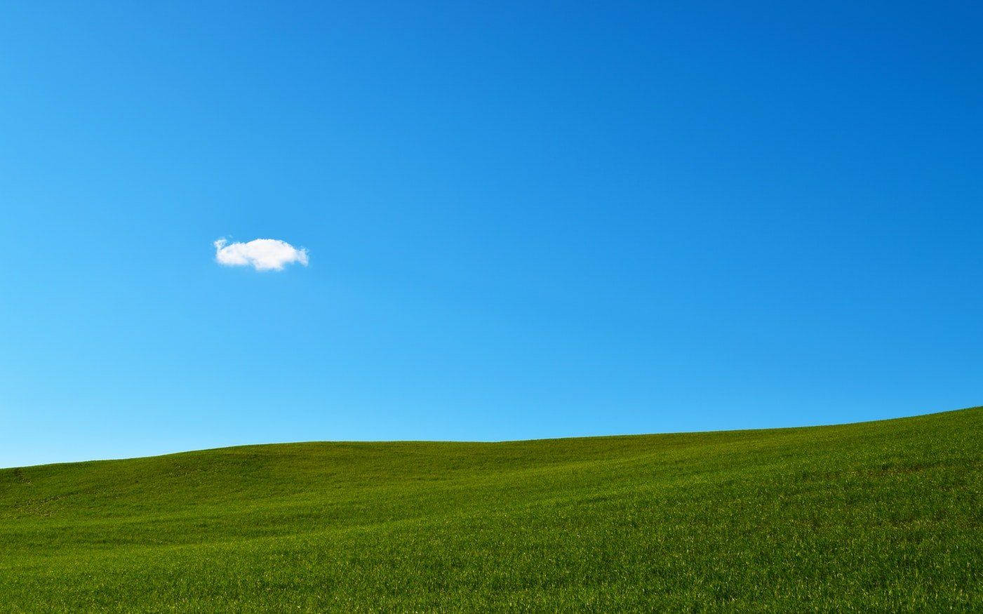 Iconic Windows 95 Bliss Hill Hd Background