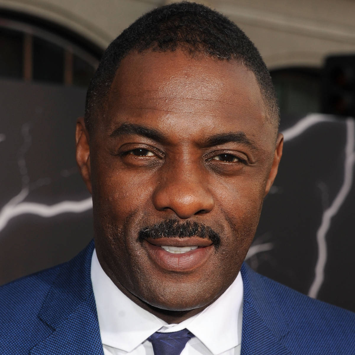 Idris Elba In White And Navy Blue Suit