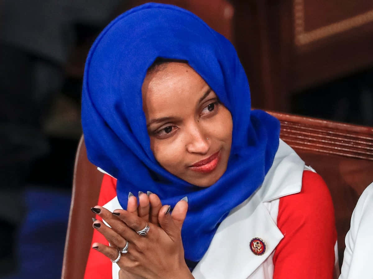 Ilhan Omar Clapping Her Hands Background