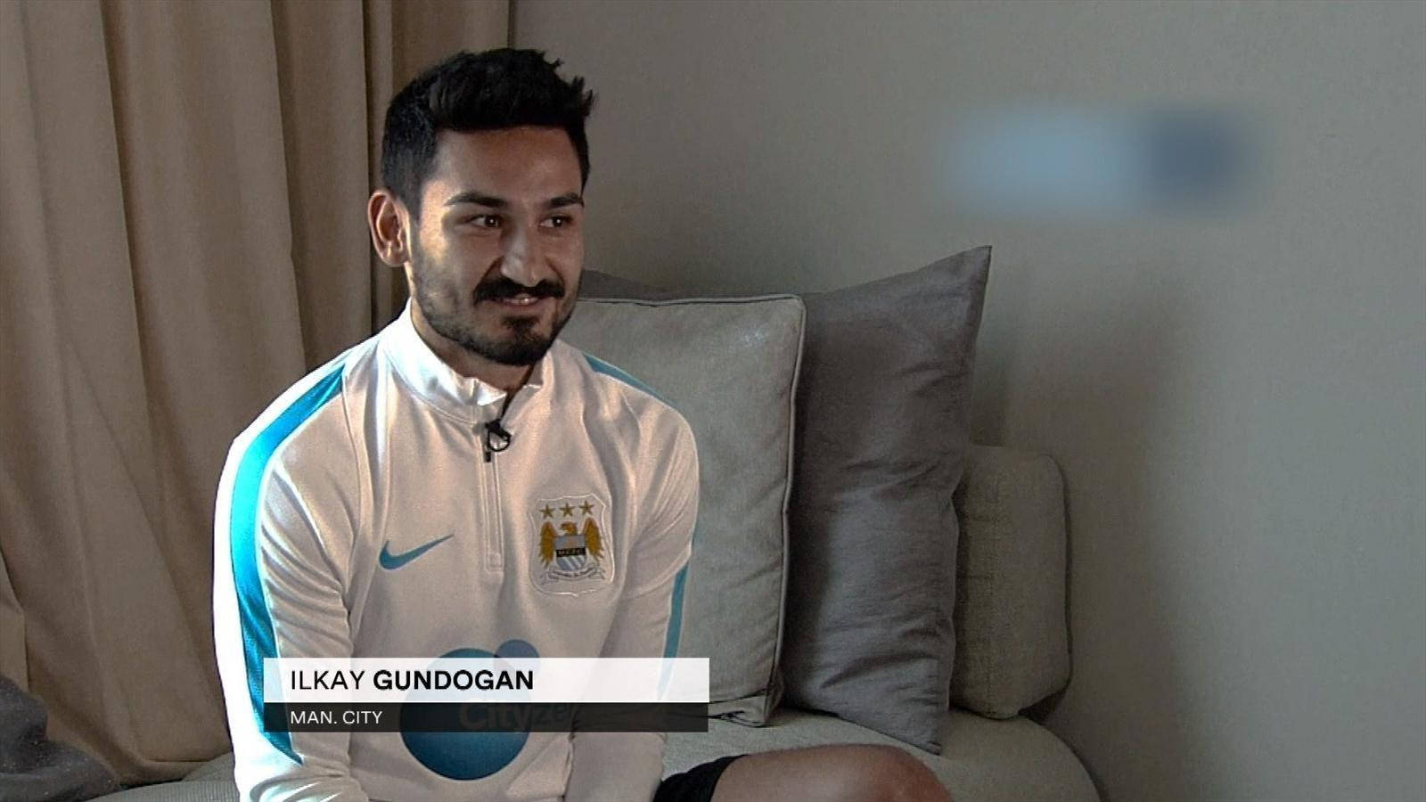 Ilkay Gundogan Sitting In A Room Background