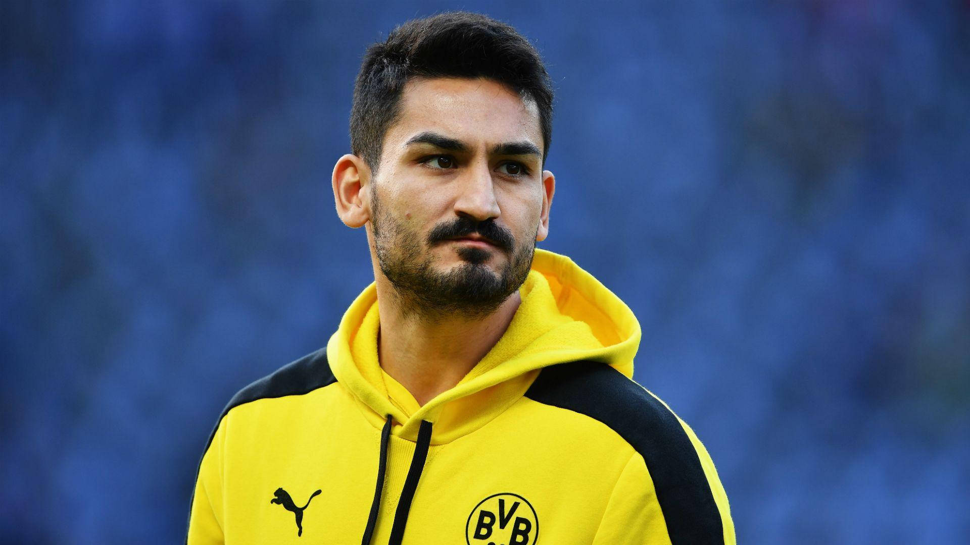 Ilkay Gundogan Wearing A Hoodie Background