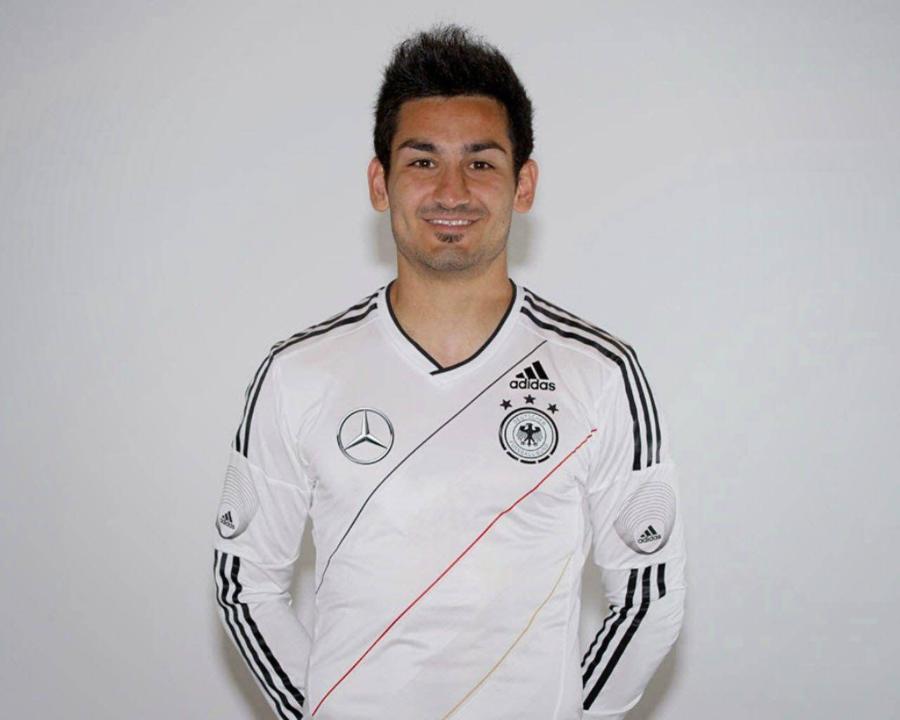 Ilkay Gundogan White Sweater White Background Background