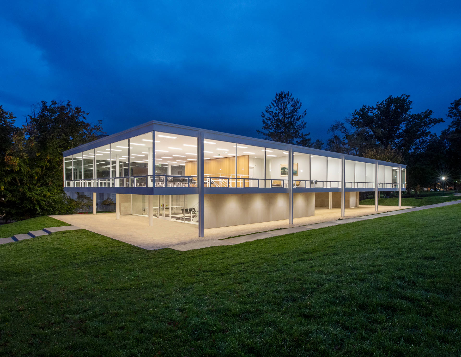 Illinois Institute Of Technology Glass Museum Background