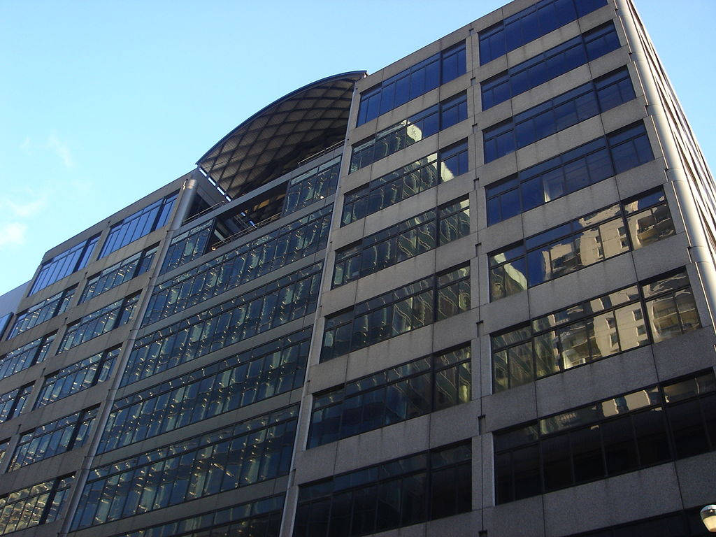 Illinois Institute Of Technology Modern Building Background