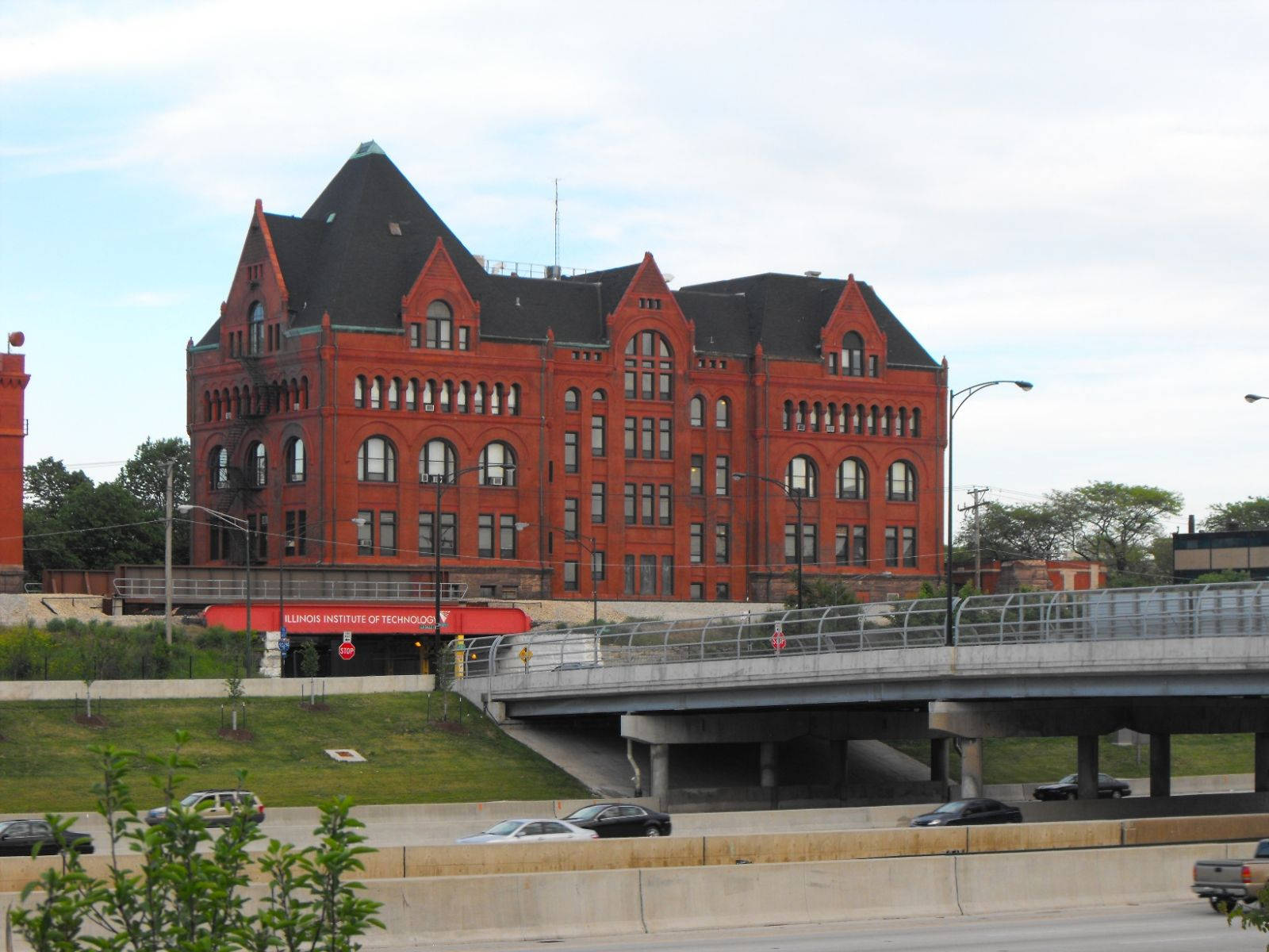 Illinois Institute Of Technology Red Building Background