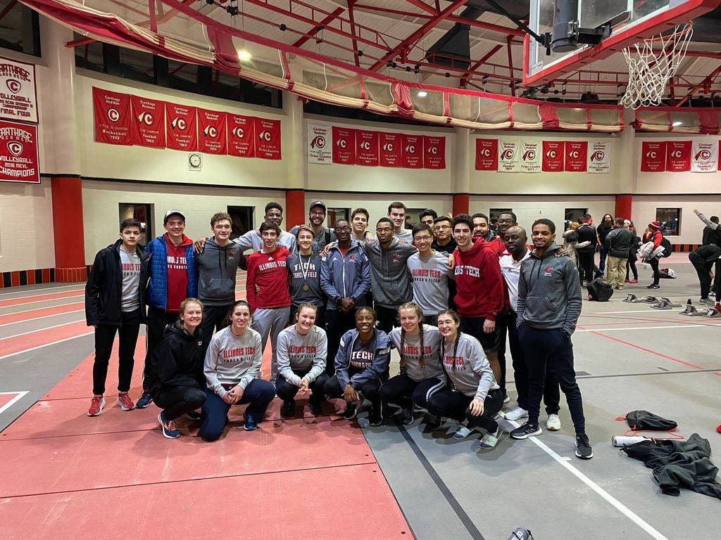 Illinois Institute Of Technology Students In Gym Background