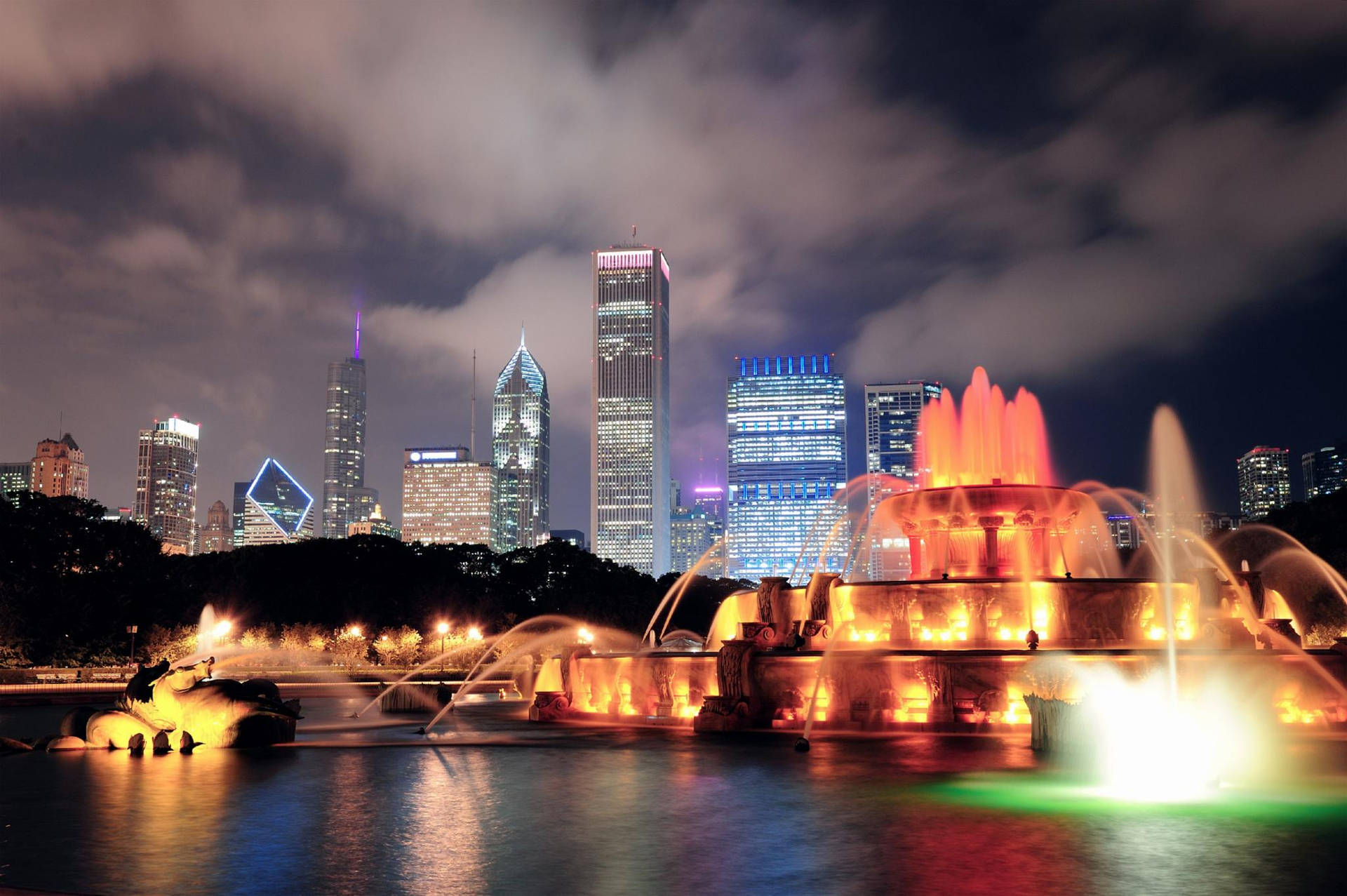 Illinois Institute Of Technology Water Fountain Background