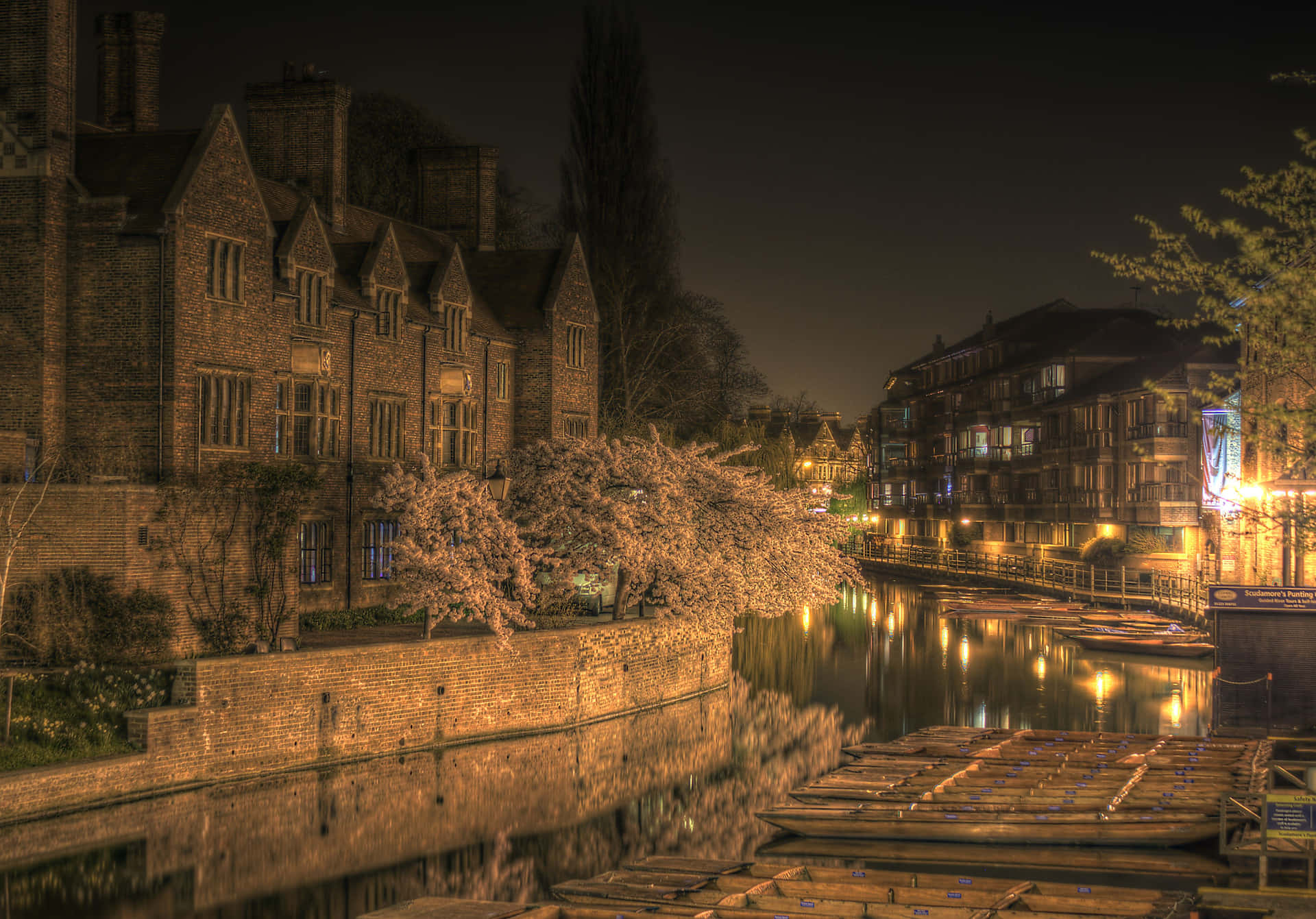Illuminated Night View Of Cambridge University Background