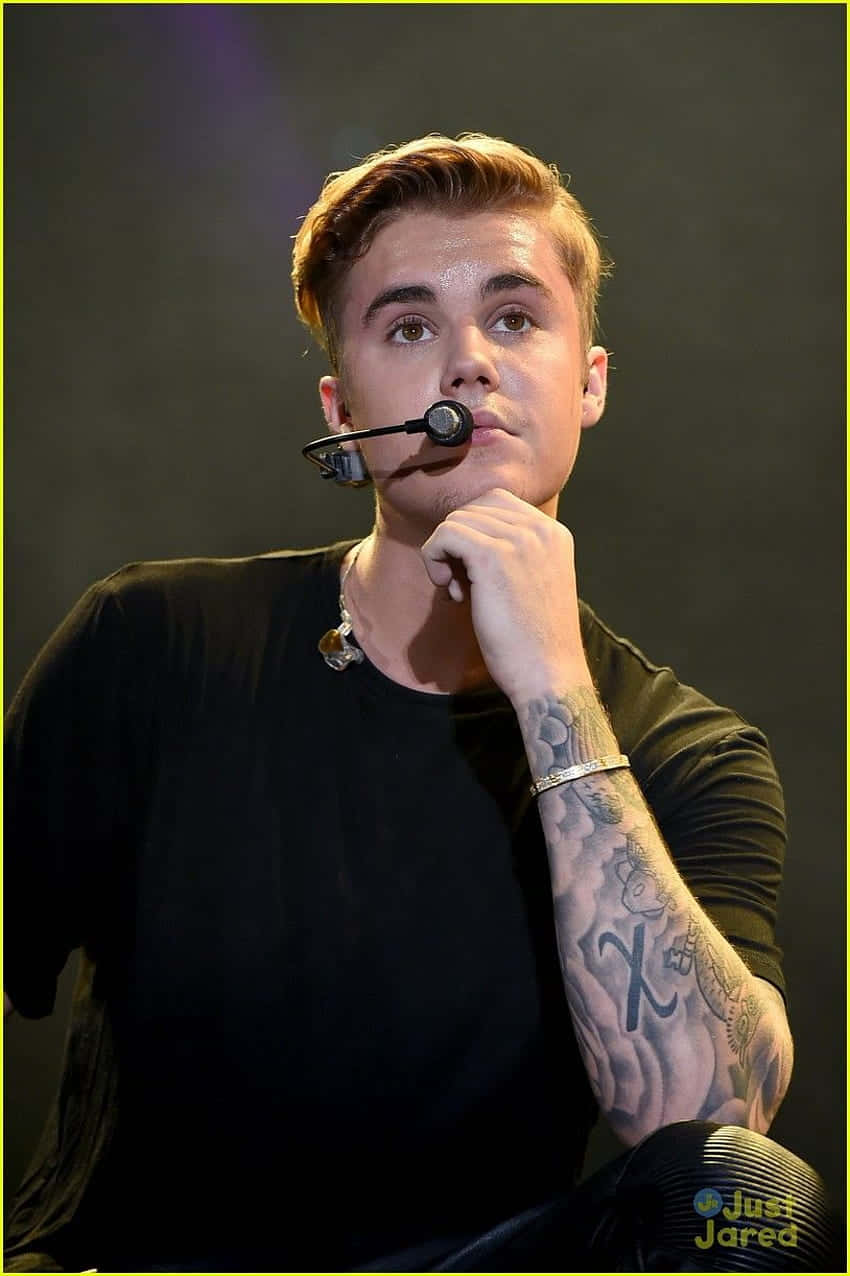 Image Justin Bieber Performing During His World Tour In 2015 Background