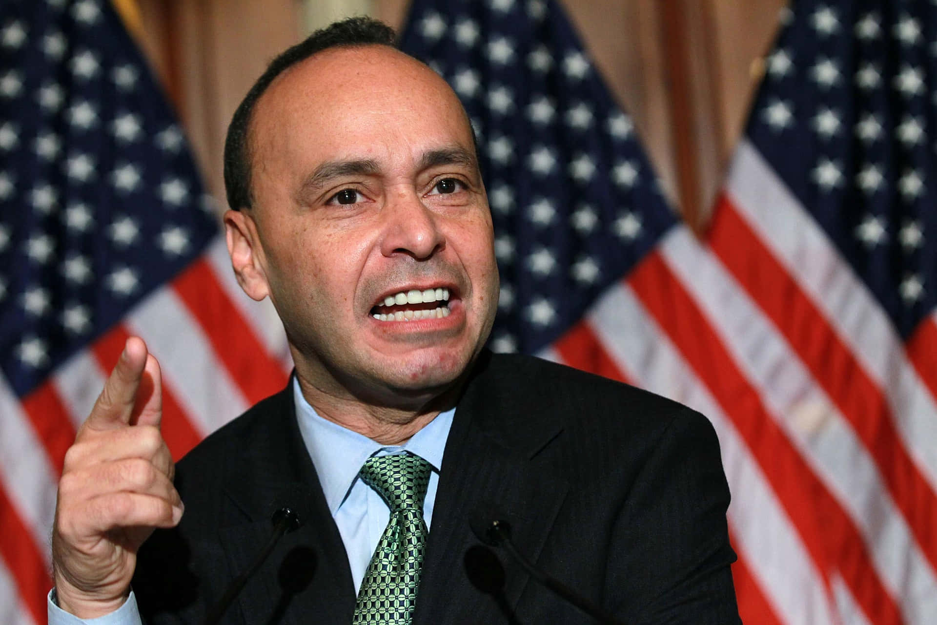 Image Of Luis Gutiérrez Talking Background