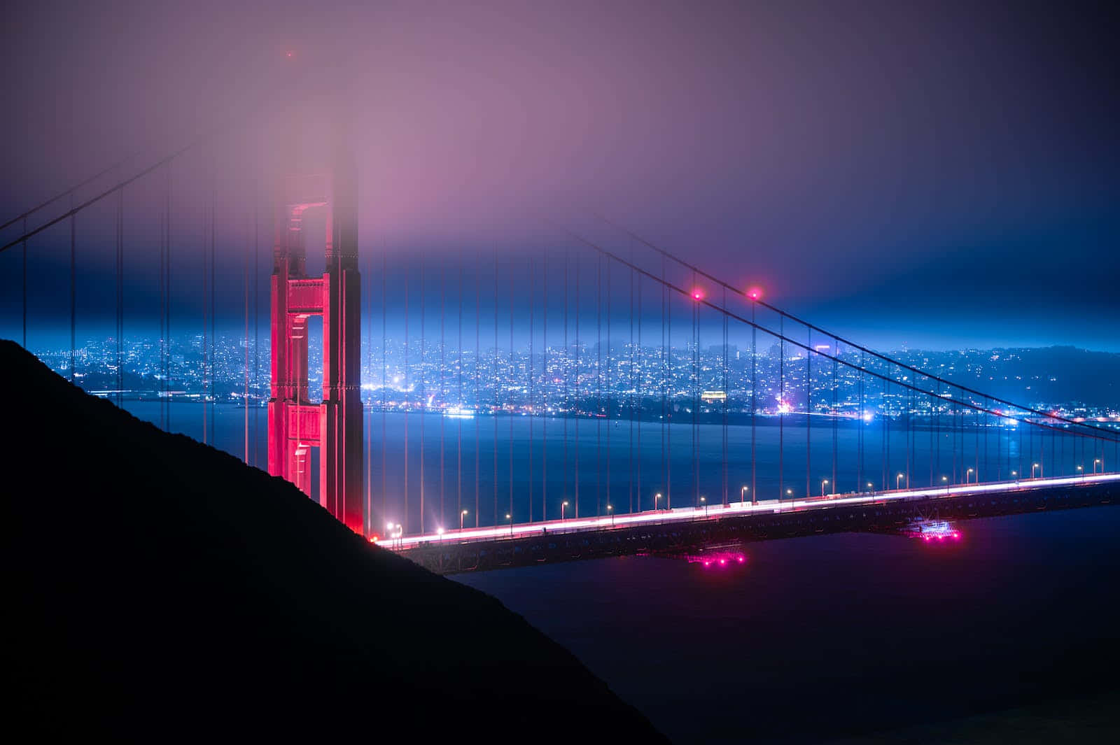 Image San Francisco Fog Blurs The City's Iconic Skyline Background