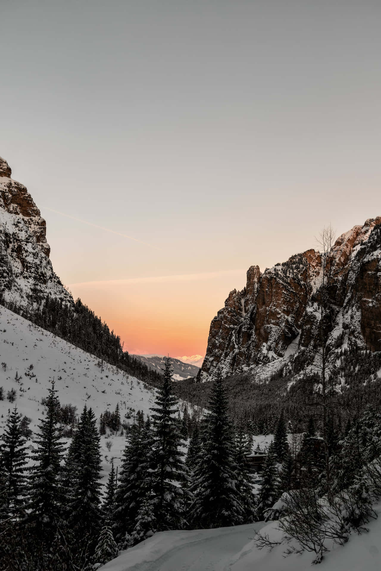 Imagery Of Tranquility: Neat Mountain Landscape
